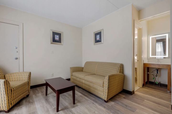 Room 17 of 40