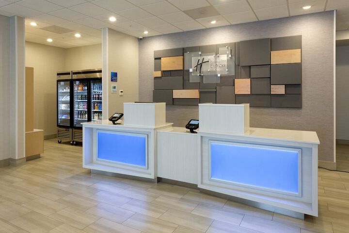 Holiday Inn Express & Suites Seattle South - Tukwila by IHG
