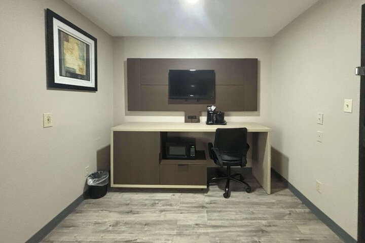 Room 32 of 49
