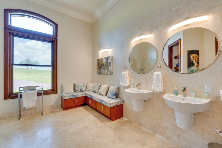 Groveland Home w / Pool: Luxurious Lakefront Oasis!