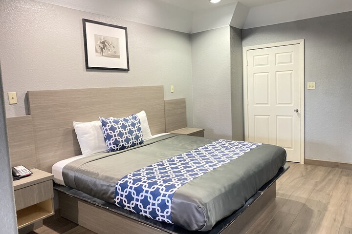Room 33 of 64