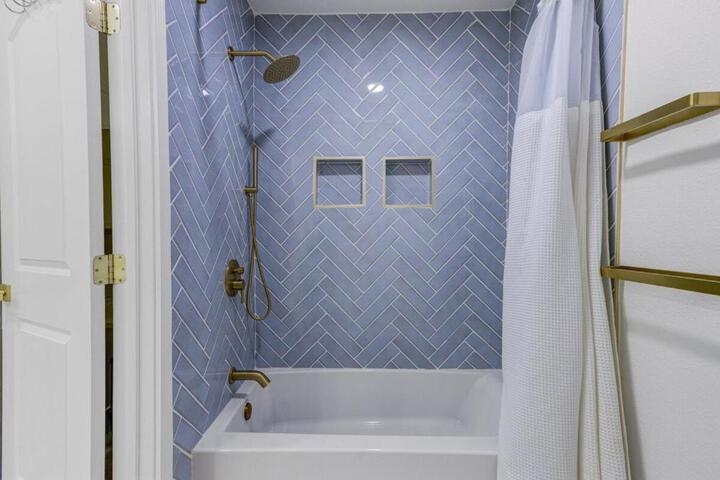 Molivu Homes 3BR - NewRemodel PetFriendly, Yard
