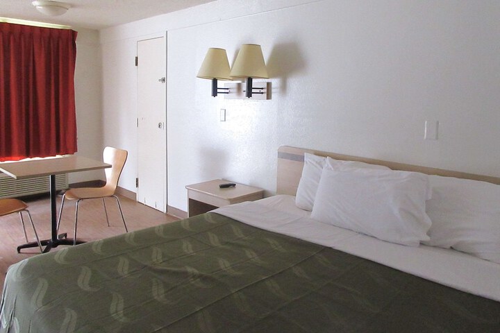 Room 12 of 16
