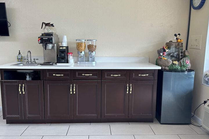 Breakfast/Coffee Service 24 of 27
