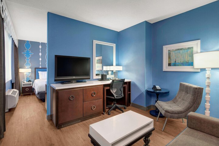 Room 10 of 19