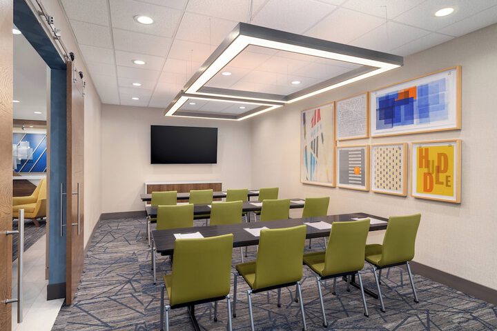 Holiday Inn Express & Suites Buford NE - Lake Lanier by IHG