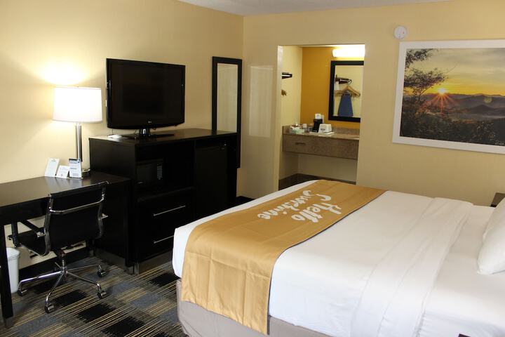 Room 10 of 16