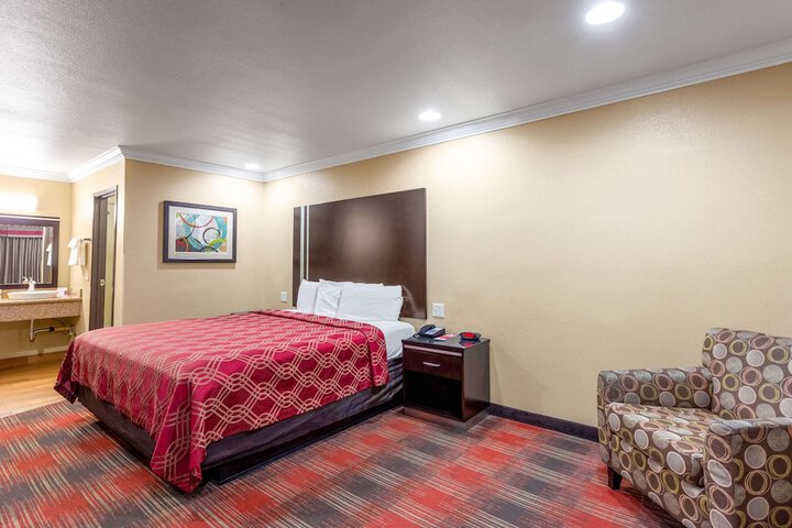 Room 13 of 34
