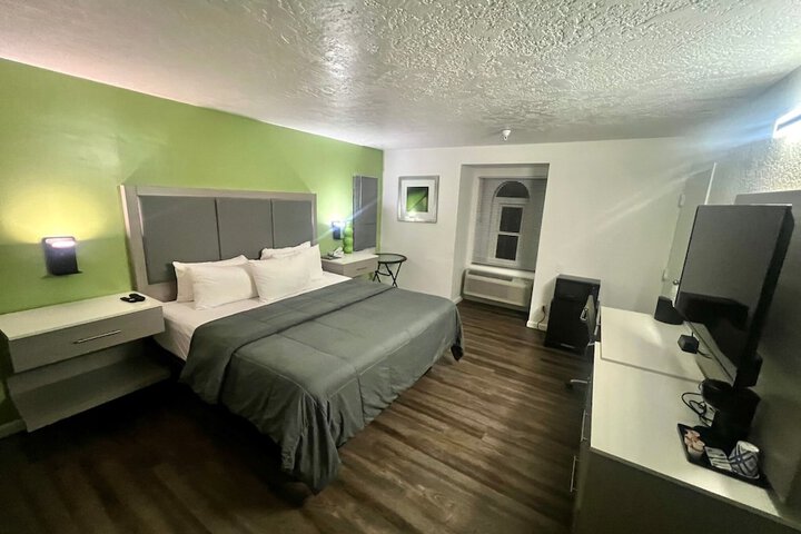Room 13 of 29