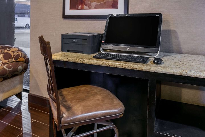 Business Center 22 of 23