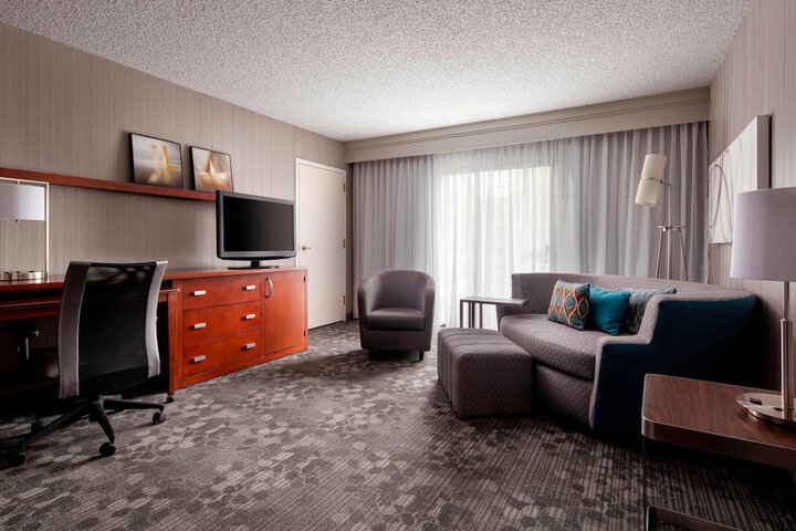 Room 8 of 34