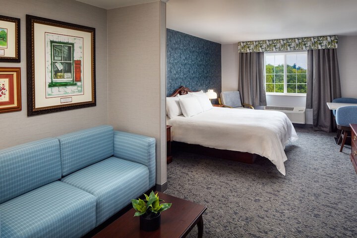 Irish Cottage Inn & Suites