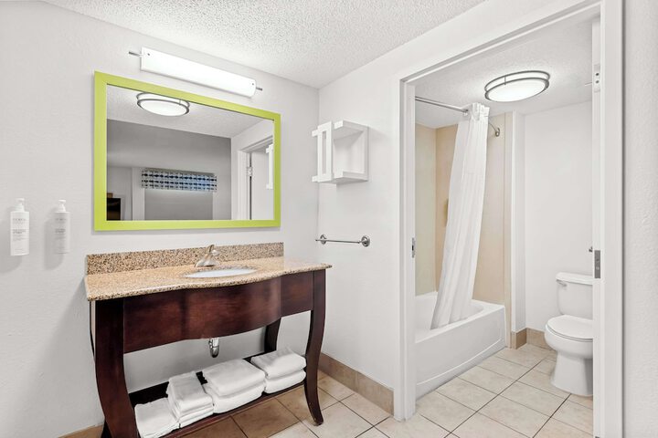 Room 32 of 45
