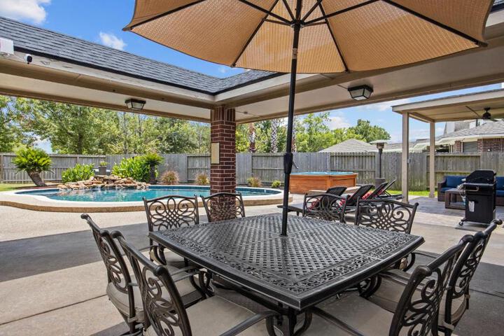 Upscale 4BR Cypress Home w Pool Hot Tub, Theater, Sleeps 20