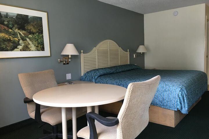 Riviera Motel