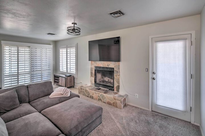 Parker Home on the Colorado River w / Views!