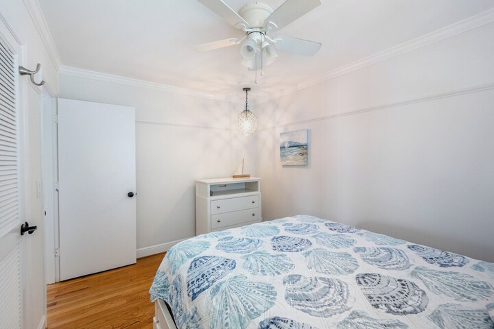 Surfside Cottage by Topsail Realty