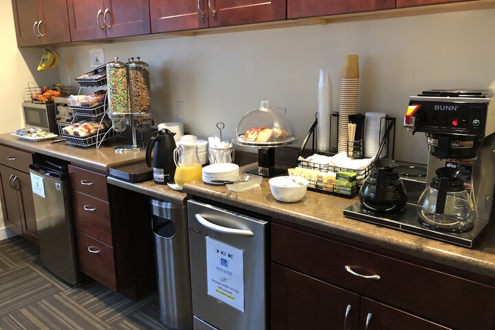 Breakfast/Coffee Service 86 of 111