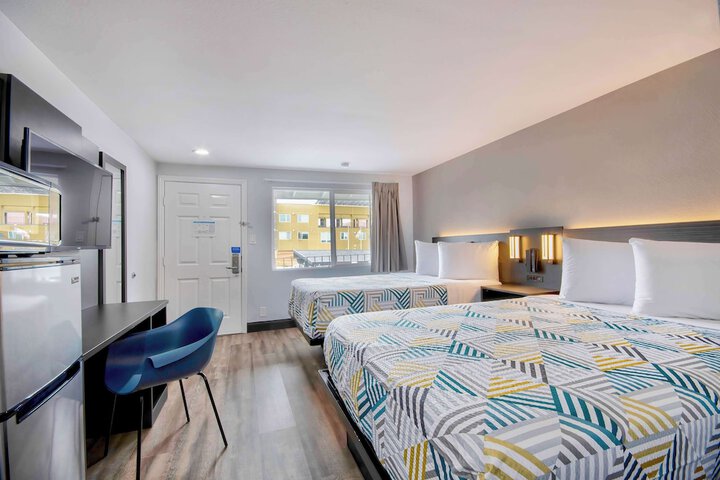 Room 9 of 26