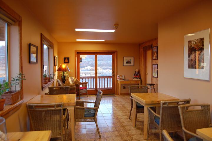 The Rim Rock Inn