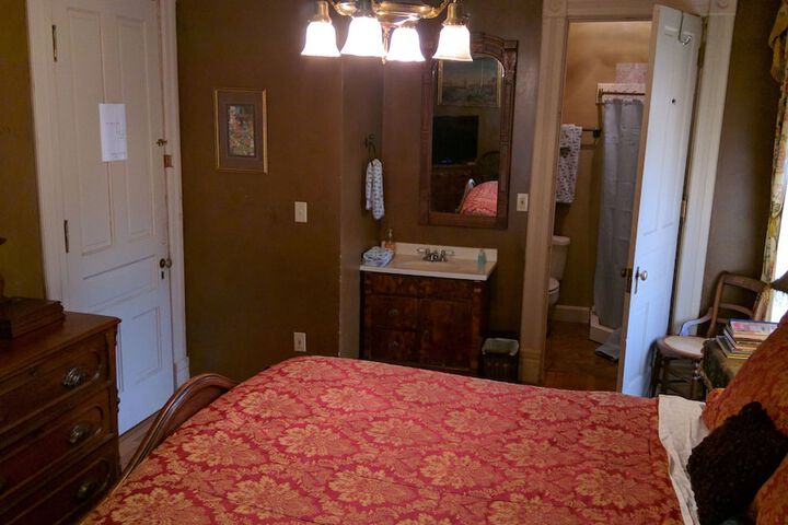 Room 42 of 87