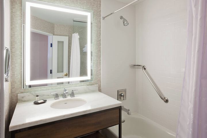 Sheraton St. Paul Woodbury Hotel