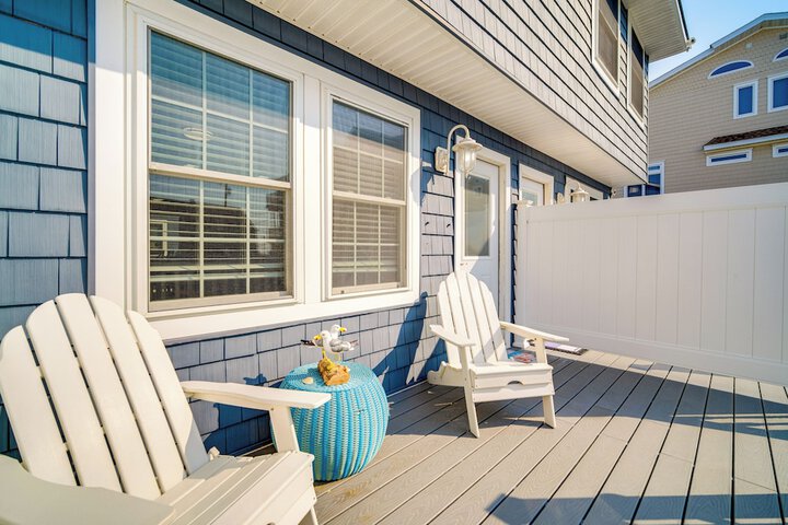 Bright Brigantine Townhome: Steps to Beach Access!