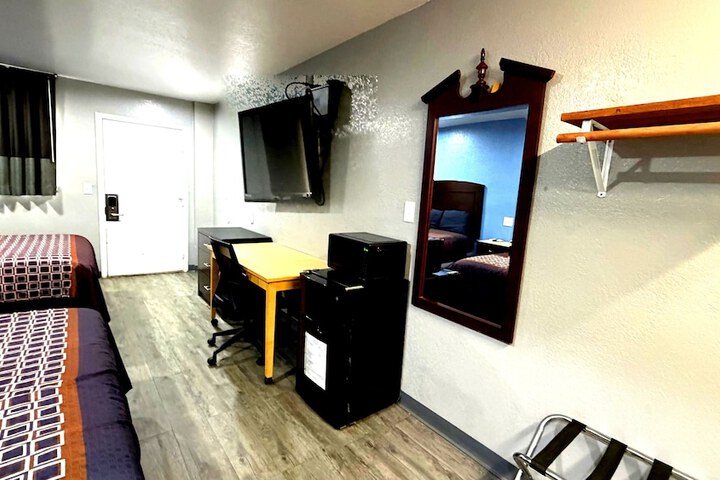 Coachmans Inn & Suites