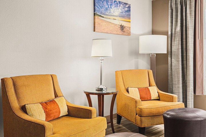The Ashley Inn & Suites