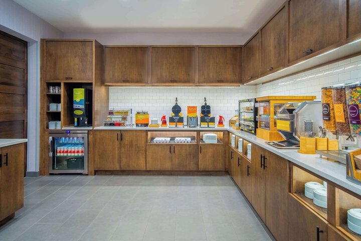 Breakfast/Coffee Service 24 of 34