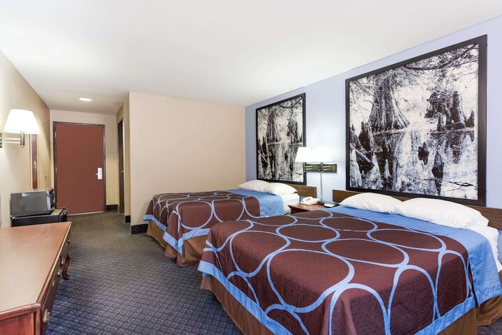 Room 10 of 16