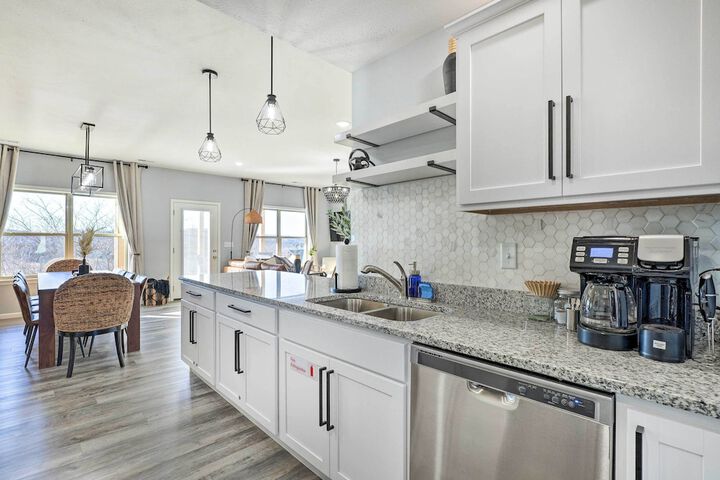 Reeds Spring Condo 3 Mi to Silver Dollar City!