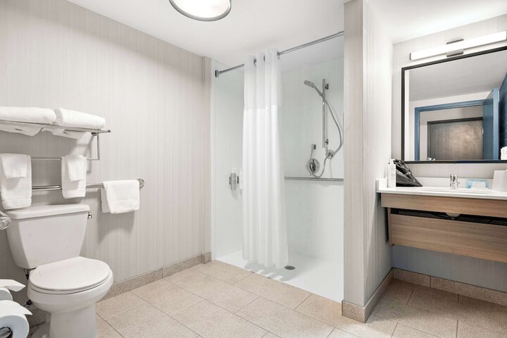 Room 15 of 38