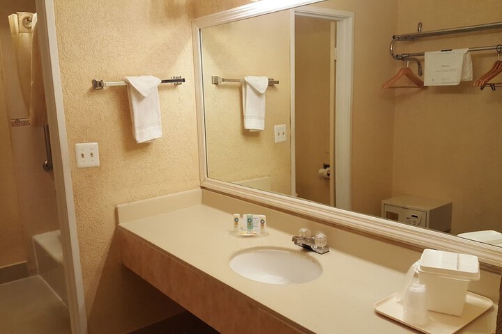 Room 35 of 63