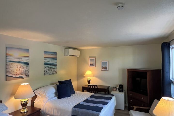 High Tide Inn