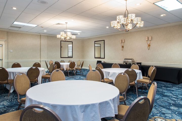 Ballroom/Hall 41 of 44