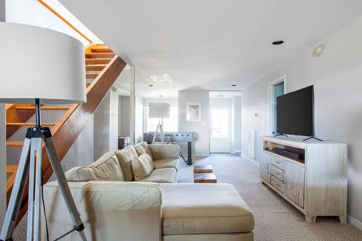 Lighthouse by Avantstay Beachfront View Home w / Pool Table & Ping Pong