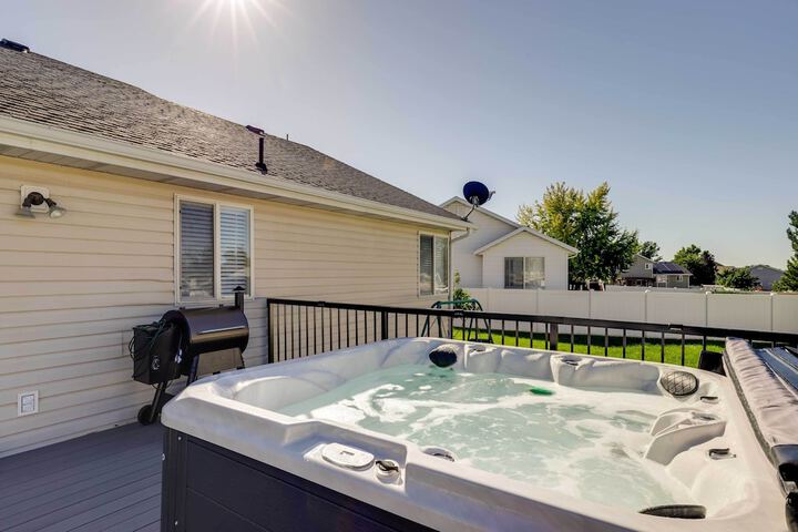 Family-friendly Clearfield Home w / Hot Tub!
