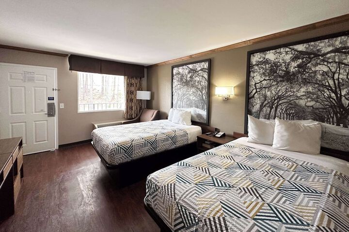 Room 13 of 18