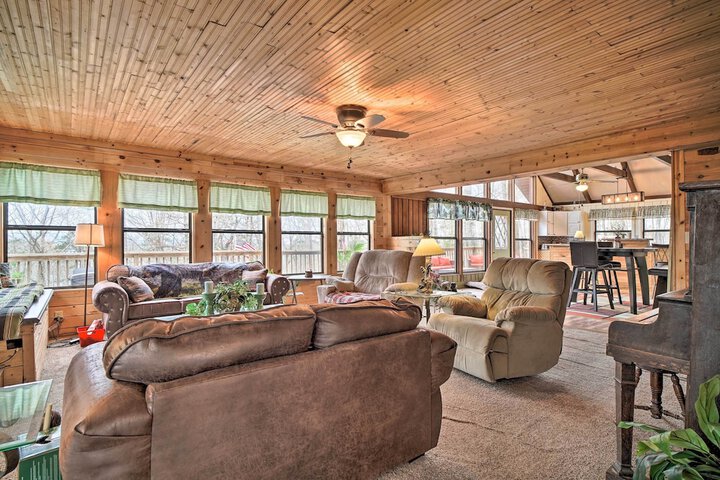Douglas Lake Cabin w / Mountain-view Deck & Grill