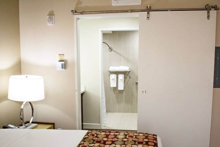 Room 25 of 37