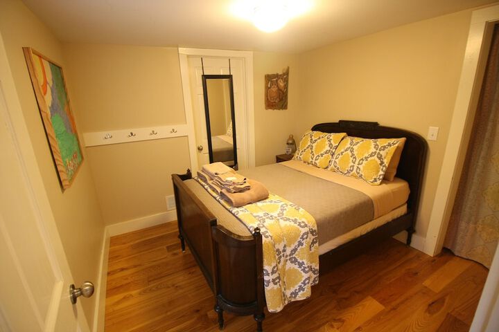 Room 102 of 165