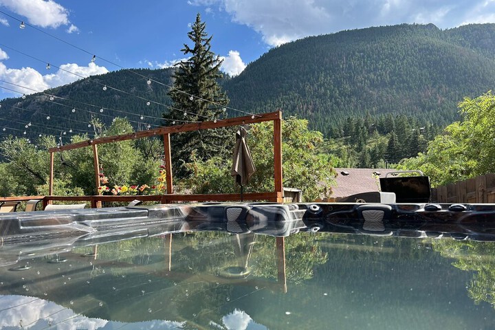 The Green Mountain Falls Lodge