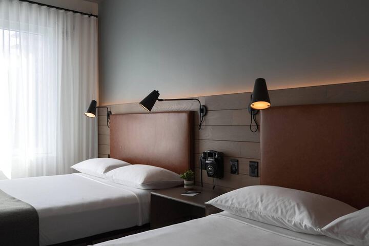 Room 33 of 70