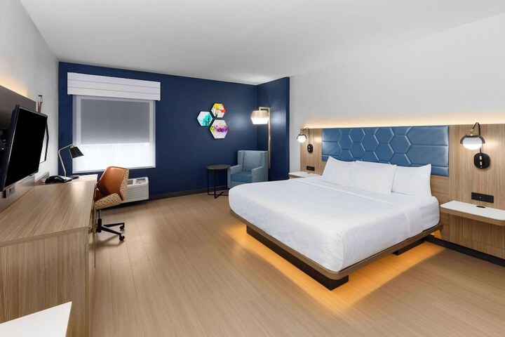 Room 36 of 47