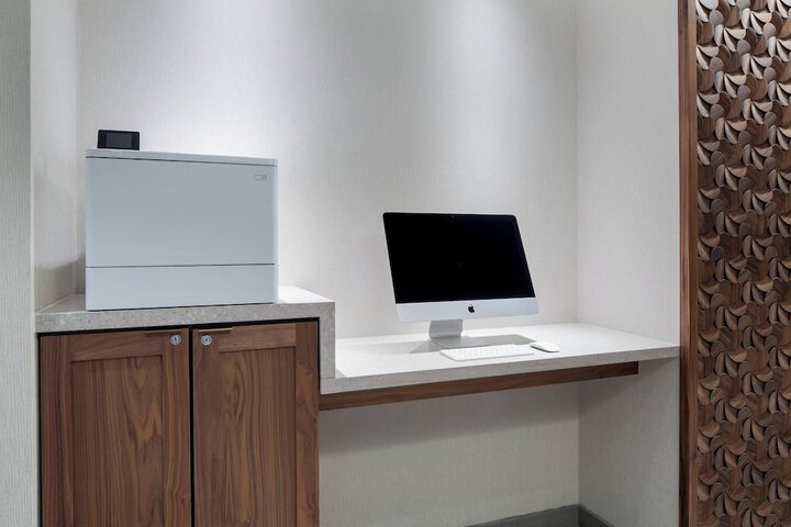 Business Center 27 of 28