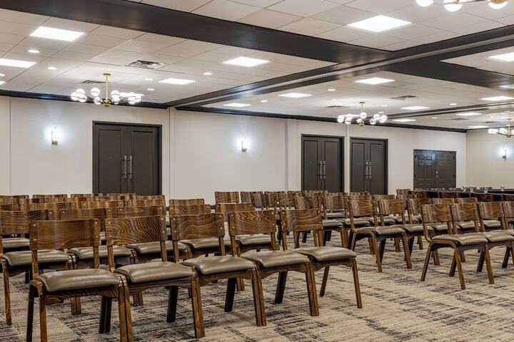 Ballroom/Hall 70 of 77