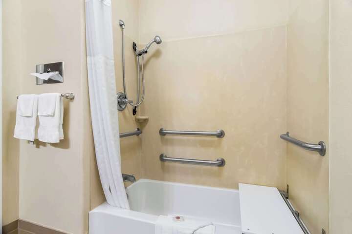 Comfort Inn Hebron-Lowell Area