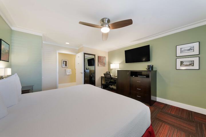 Room 13 of 38