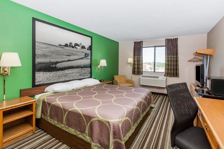 Room 9 of 16